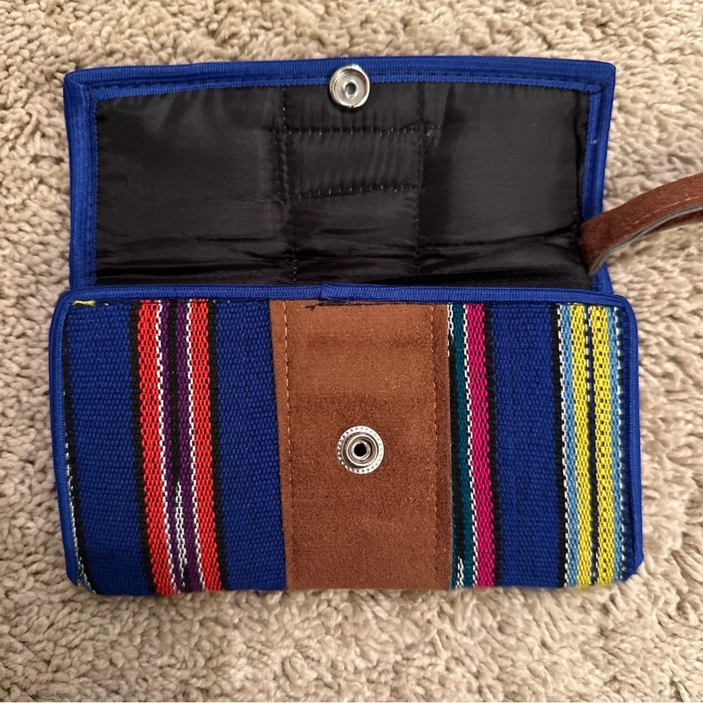 Guatemala Tropical Embroidered Wallet Wristlet - Picture 7 of 8